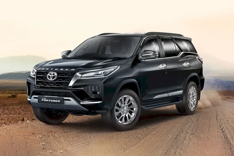Toyota Fortuner - image 1