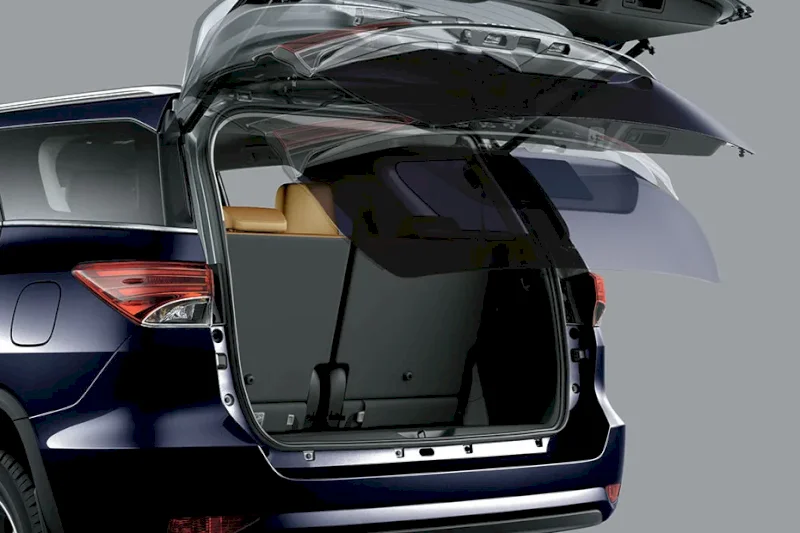 Toyota Fortuner - image 2