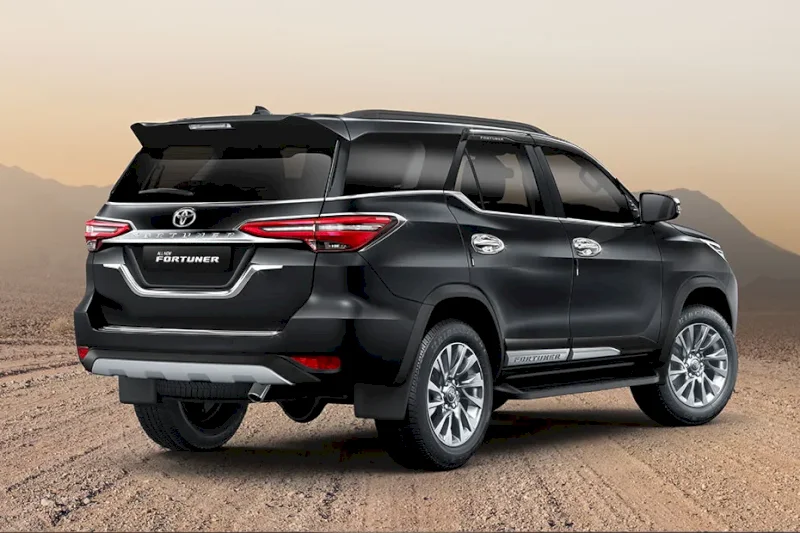 Toyota Fortuner - image 4